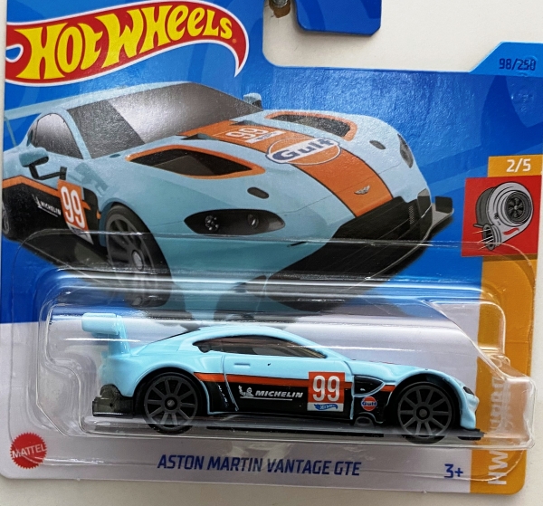 Hot Wheels angličák 2/5 HW TURBO Aston Martin Vantage GTE